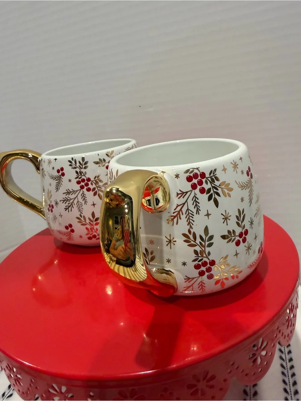 Harry And David Christmas Tea Pot And 2 Matching Cups Red & gold